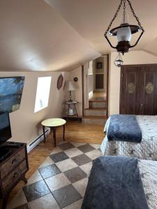 a bedroom with a bed and a flat screen tv at Chez Odette, suite international in Roberval
