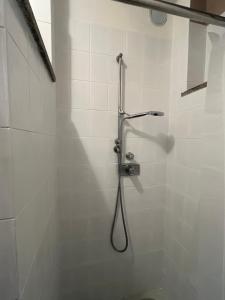 a shower with a hose in a bathroom at Appartamento Homemade privato a due passi dal centro in Biella
