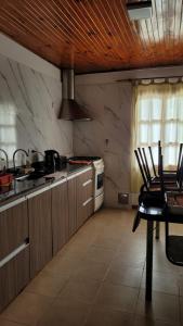 a kitchen with a stove and a table with chairs at Hotel Casa Grande in Pareditas
