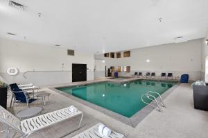 a large swimming pool with chairs and a table at Best Western Timpanogos Inn in Lehi