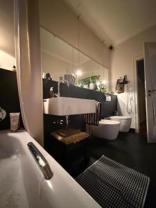 a bathroom with two sinks and two toilets at Casa d'epoca con giardino 5 min da Locarno in Minusio