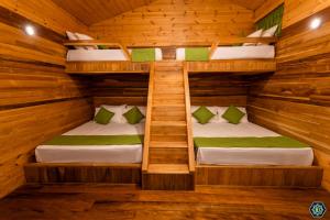 two bunk beds in a wooden cabin at Hotel Narangala Wooden Villa in Badulla +16 photos