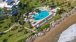 an overhead view of a swimming pool next to the beach at Sea Winds Cabarete in Cabarete