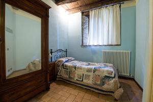 A bed or beds in a room at Il Nido - Private villa with pool and jacuzzi