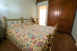A bed or beds in a room at Il Nido - Private villa with pool and jacuzzi