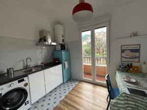 a kitchen with a washing machine and a sink at Gran Bilbao LaGa Apartamentos in Basauri
