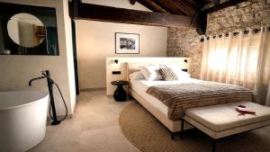a bedroom with a bed and a mirror and a tub at Hotel El Paraíso del Pas in Barcenilla +76 photos