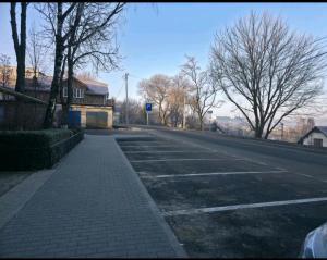 an empty parking lot with trees and a building at Apartament Balti in Bălţi