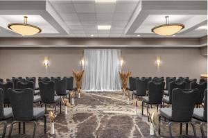 a row of chairs in a room with lights at Holiday Inn Dubuque/Galena by IHG in Dubuque +101 photos