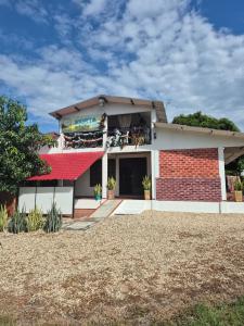 a house with a balcony with plants on it at Casa Campestre Kostal Azul in Tocaima
