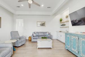 a living room with a couch and a table at Tortuga Palms in Rockport
