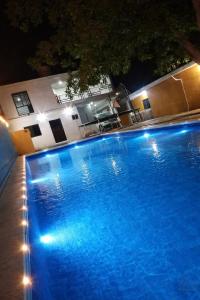 a large blue swimming pool at night with lights at Quinta el molino in Parras de la Fuente
