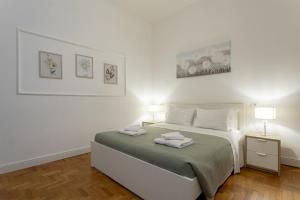 a bedroom with a bed with two towels on it at Delux Via Faenza in Florence