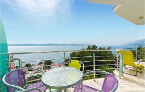 a balcony with chairs and a table and a view of the water at Beautiful Apartment In Brela With Wifi in Brela