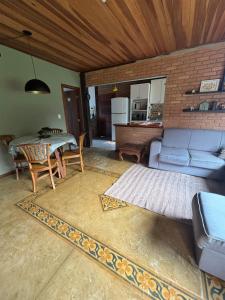 a living room with a couch and a table at Casa Reserva da Gávea Visconde de Mauá in Visconde De Maua