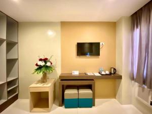 a room with a table with a vase of flowers at Hotel Estrella in Tacloban