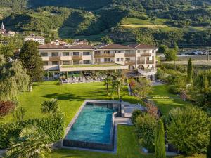 an aerial view of a resort with a swimming pool at FAYN garden retreat hotel in Lagundo