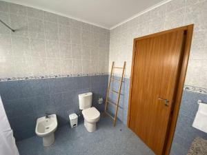 a bathroom with a toilet and a bidet at Refugio do Falcão in Ponta Garça +9 photos