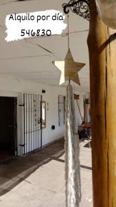 a star hanging from the ceiling of a room at Lodemabel in Bragado