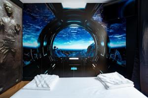 a room with a bed and a large window at Disney, Marvel et Star Wars - Proche de Disneyland in Lagny