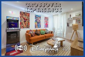 a living room with a couch and a tv at Disney, Marvel et Star Wars - Proche de Disneyland in Lagny