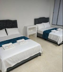 En eller flere senge i et værelse på Hotel Oasis Juncal