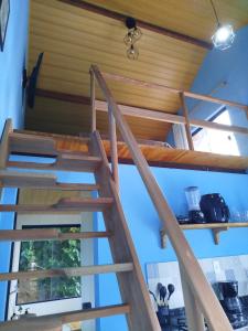 a staircase leading up to a loft in a room at Chalé Studio Haven, microcasa com Mezanino e banheira in Lumiar