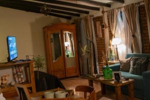 a living room with a blue couch and a table at Aware in Capilla del Monte