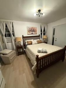 a bedroom with a large bed and a toilet at Crema queen in Decatur