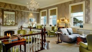 Ein Sitzbereich in der Unterkunft Parknasilla Resort & Spa