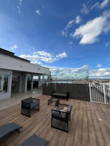 a patio with benches and tables on a building at Apartamento Studio in Barbacena