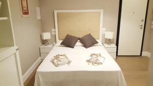 A bed or beds in a room at Scala Suite