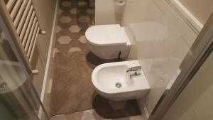 A bathroom at Scala Suite