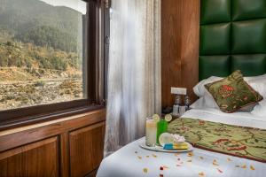 a hotel room with a bed and a window at Hotel grandlords in Pahalgām