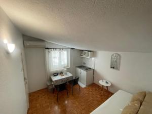 an overhead view of a kitchen and a living room at Apartment Bugenvila in Vrboska +28 photos