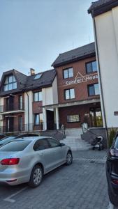 a car parked in front of a building at Vedo apartment 3 Тячів in Tyachiv