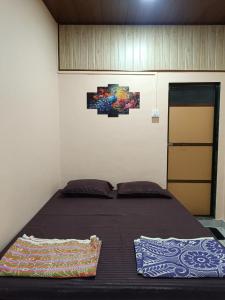 a bedroom with a large bed in a room at Aagman Homestay in Srīvardhan