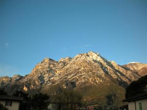 a mountain in the distance with a blue sky at R&B Casa Wanda since 1999 in Riva del Garda