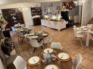 a restaurant with tables and chairs in a room at Osteria del Cavaliere B&B e Maneggio in Sacrofano