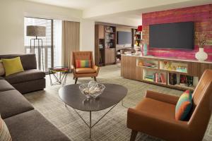 a living room with a couch and a tv at Hyatt Regency San Francisco in San Francisco