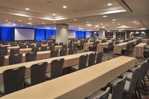 an empty conference room with tables and chairs at Hyatt Regency San Francisco in San Francisco