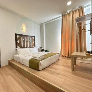 a bedroom with a large bed and a desk at S8 Boutique Hotel near KLIA 1 & KLIA 2 in Sepang +117 photos