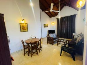 Gallery image of Apartment Hiriketiya - Hiriketiya City Home in Dickwella +14 photos