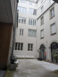 a large white building with a bench in front of it at Logement charmant à la montagne in Eaux-Bonnes