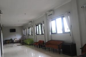 a waiting room with chairs and windows in a building at Edu HOTEL Y-SKANAM SYARIAH in Surabaya