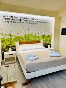 a bedroom with a bed with towels on it at La Giara Guest House in Marina di Modica +138 photos
