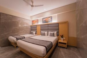 a bedroom with two beds in a room at Shyanu Lords Eco Inn Airoli-Near Mindspace in Navi Mumbai