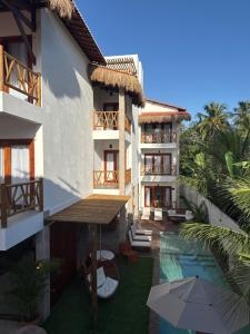 an external view of a hotel with a swimming pool at Vila Marina Icaraizinho in Icaraí