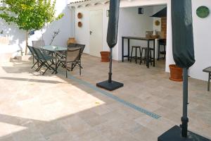 a patio with a table and chairs and a dining room at La Vieja Parra in La Puerta de Segura +65 photos