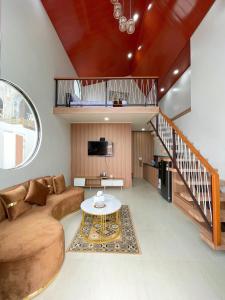 a living room with a couch and a table at Villa with jacuzzi, Damar Ningrum 5 in Panjadakan